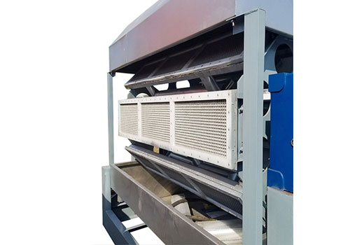 Machine à plateaux de semis