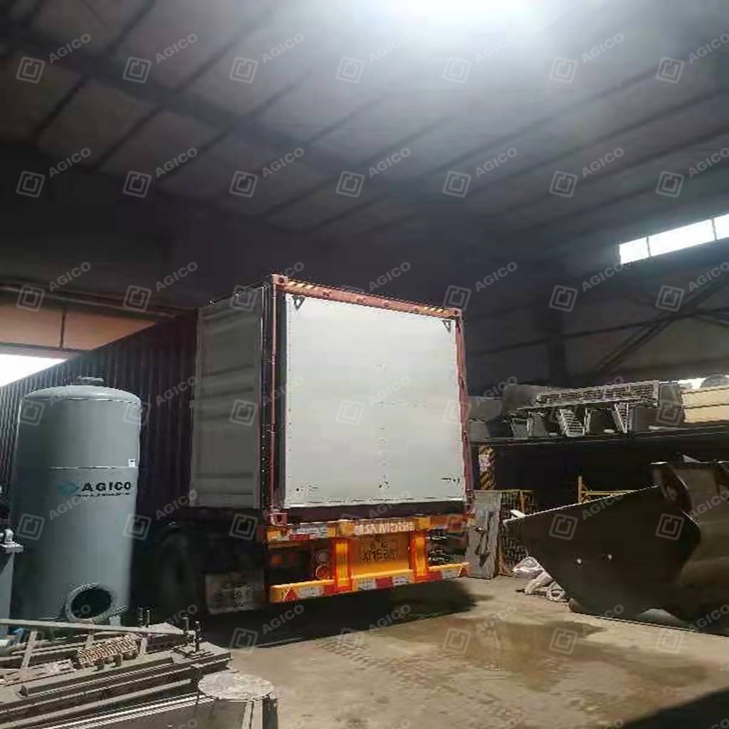 Ligne de 7 000 plateaux à œufs/h DT 6×8 reçue en Zambie