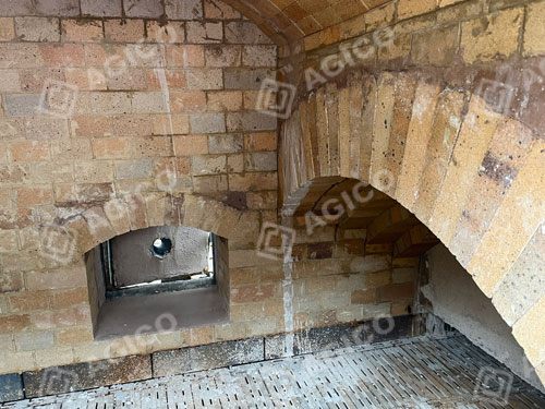 Chambre maçonnée avec grille à chaîne