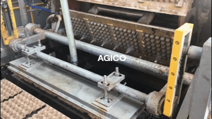 Machine de fabrication de plateaux à œufs