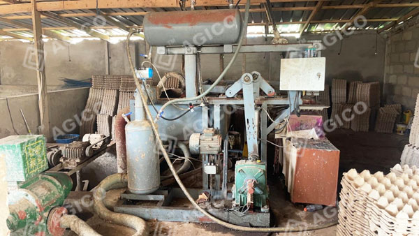 Machine à plateaux de 1 000 pièces/h : un an en service au Ghana